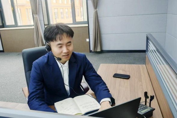 吕达：用声音温情守护，以服务增光添彩
